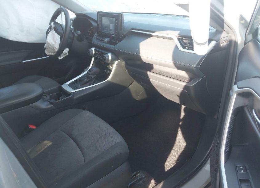 Photo 5 of 2020 Toyota Rav4 XLE (VIN 2T3W1RFV3LC072150)