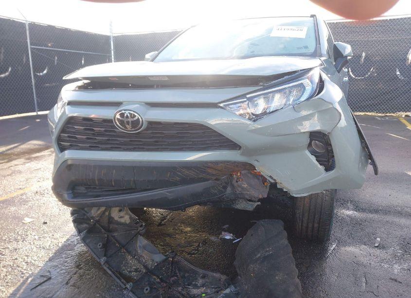 Photo 6 of 2020 Toyota Rav4 XLE (VIN 2T3W1RFV3LC072150)
