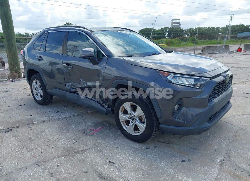 2020 Toyota Rav4 XLE (VIN 2T3W1RFV3LW090887) main photo