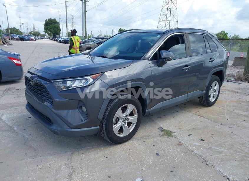 Photo 2 of 2020 Toyota Rav4 XLE (VIN 2T3W1RFV3LW090887)