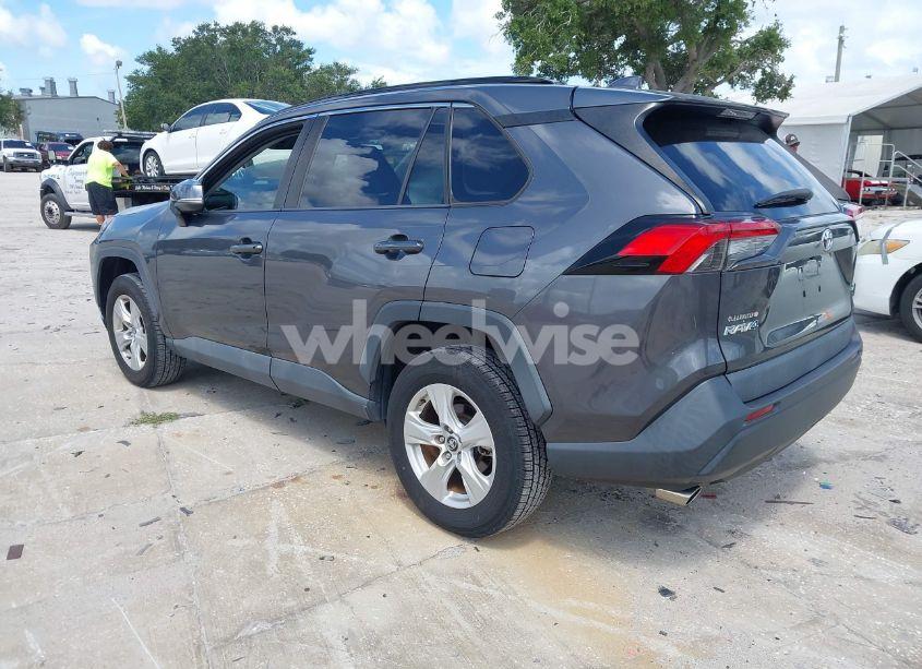 Photo 3 of 2020 Toyota Rav4 XLE (VIN 2T3W1RFV3LW090887)