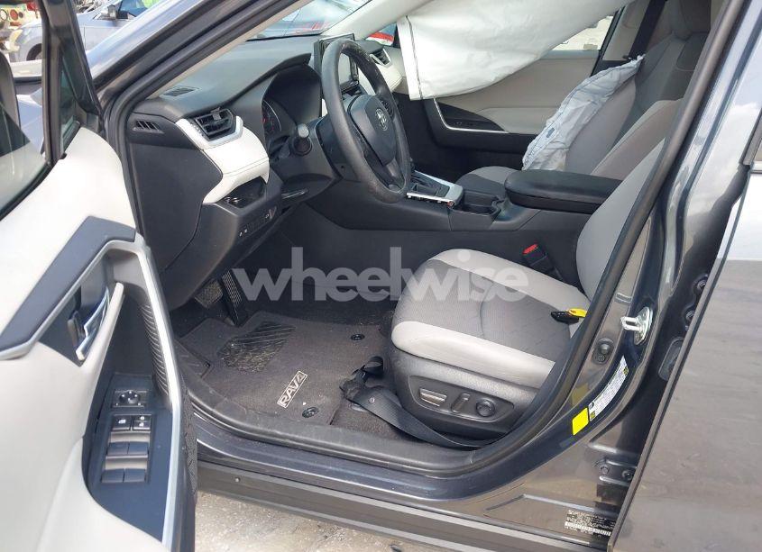 Photo 5 of 2020 Toyota Rav4 XLE (VIN 2T3W1RFV3LW090887)