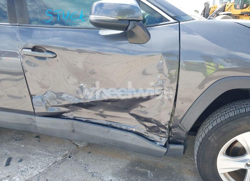 Photo 6 of 2020 Toyota Rav4 XLE (VIN 2T3W1RFV3LW090887)