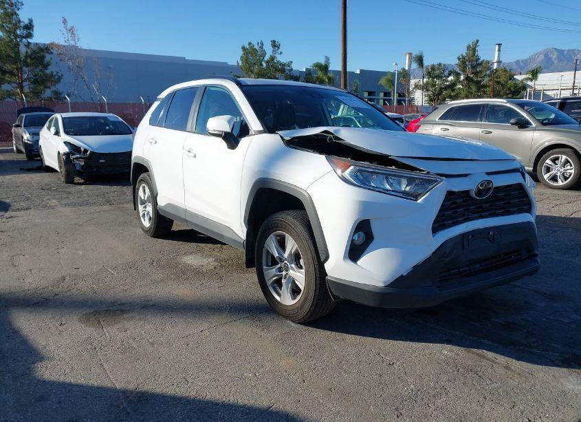 2021 Toyota Rav4 XLE (VIN 2T3W1RFV3MC097986) main photo