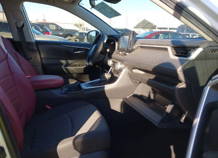 Photo 5 of 2021 Toyota Rav4 XLE (VIN 2T3W1RFV3MC097986)