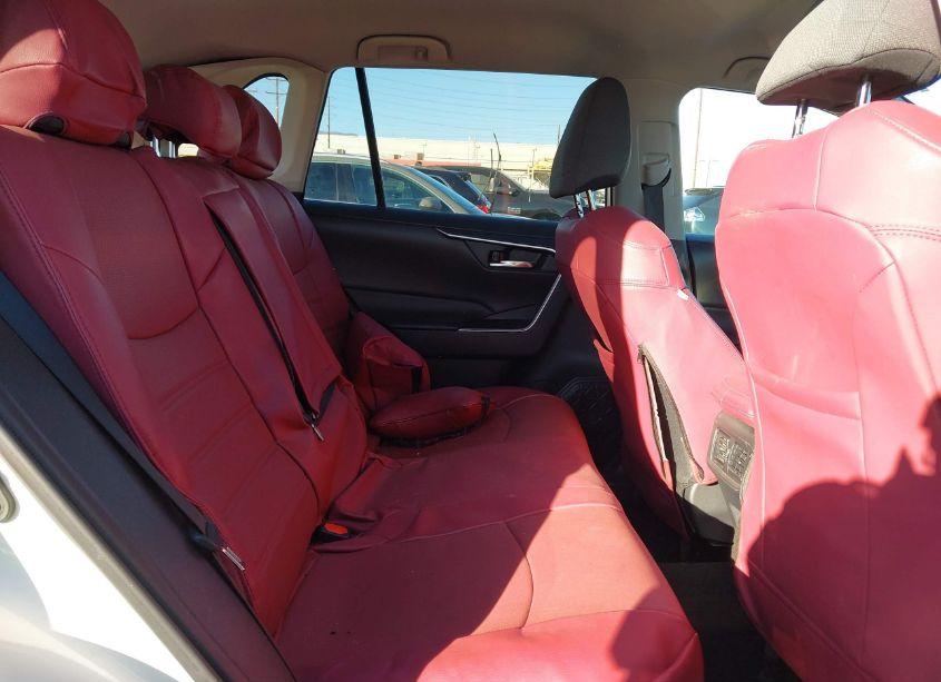 Photo 8 of 2021 Toyota Rav4 XLE (VIN 2T3W1RFV3MC097986)