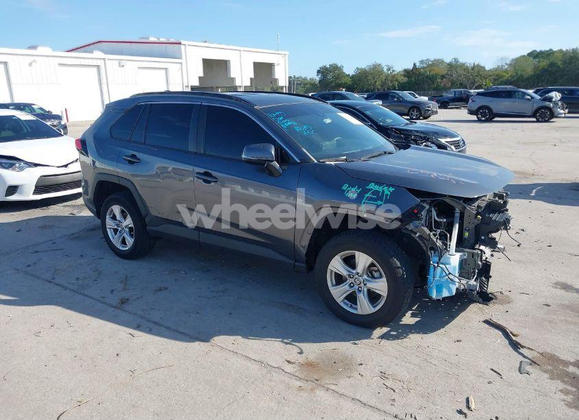 2021 Toyota Rav4 XLE (VIN 2T3W1RFV3MC123812) main photo