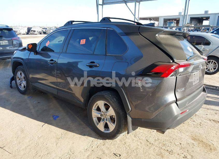 Photo 3 of 2021 Toyota Rav4 XLE (VIN 2T3W1RFV3MC127889)
