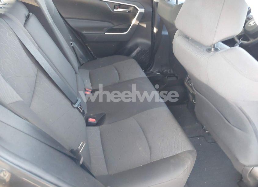 Photo 8 of 2021 Toyota Rav4 XLE (VIN 2T3W1RFV3MC127889)