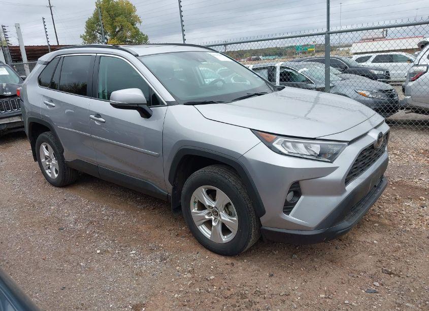 2021 Toyota Rav4 XLE (VIN 2T3W1RFV3MC136866) main photo
