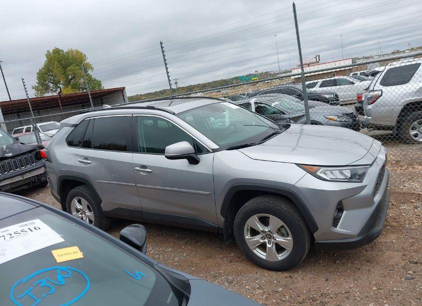 Photo 13 of 2021 Toyota Rav4 XLE (VIN 2T3W1RFV3MC136866)