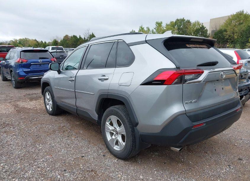Photo 3 of 2021 Toyota Rav4 XLE (VIN 2T3W1RFV3MC136866)