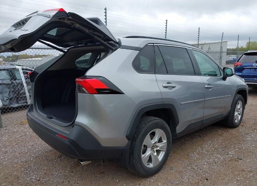 Photo 4 of 2021 Toyota Rav4 XLE (VIN 2T3W1RFV3MC136866)