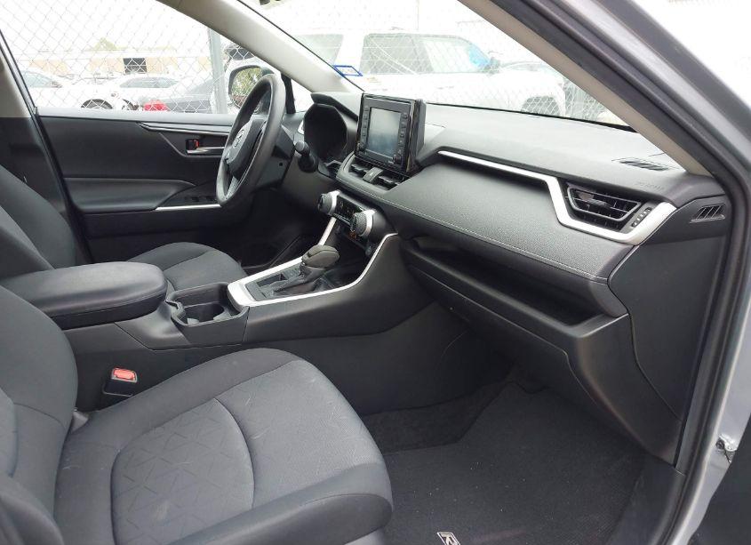 Photo 5 of 2021 Toyota Rav4 XLE (VIN 2T3W1RFV3MC136866)