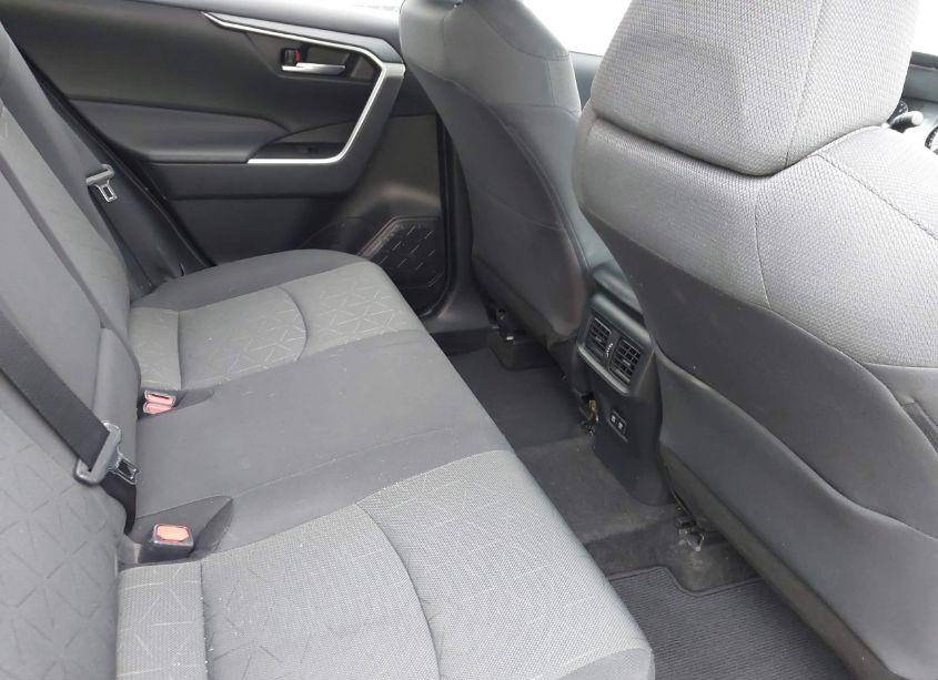 Photo 8 of 2021 Toyota Rav4 XLE (VIN 2T3W1RFV3MC136866)