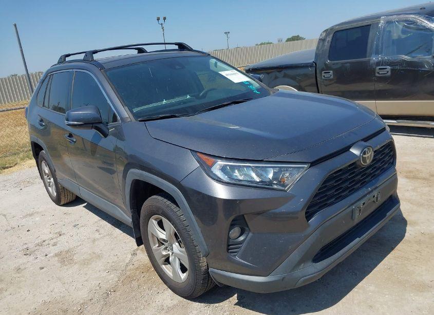 2021 Toyota Rav4 XLE (VIN 2T3W1RFV3MC156714) main photo
