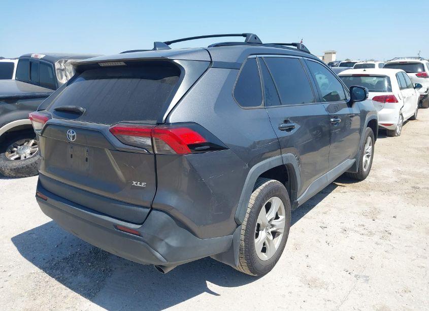Photo 4 of 2021 Toyota Rav4 XLE (VIN 2T3W1RFV3MC156714)