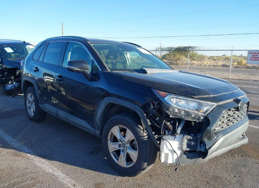 2021 Toyota Rav4 XLE (VIN 2T3W1RFV3MW113893) main photo