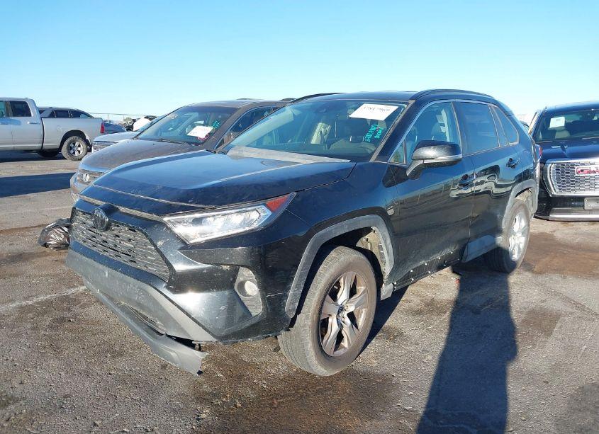 Photo 2 of 2021 Toyota Rav4 XLE (VIN 2T3W1RFV3MW113893)