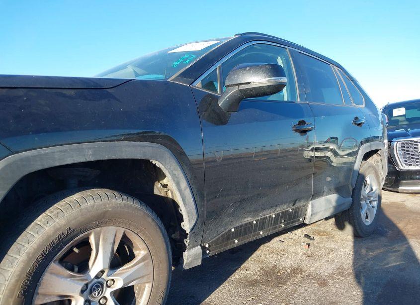 Photo 6 of 2021 Toyota Rav4 XLE (VIN 2T3W1RFV3MW113893)