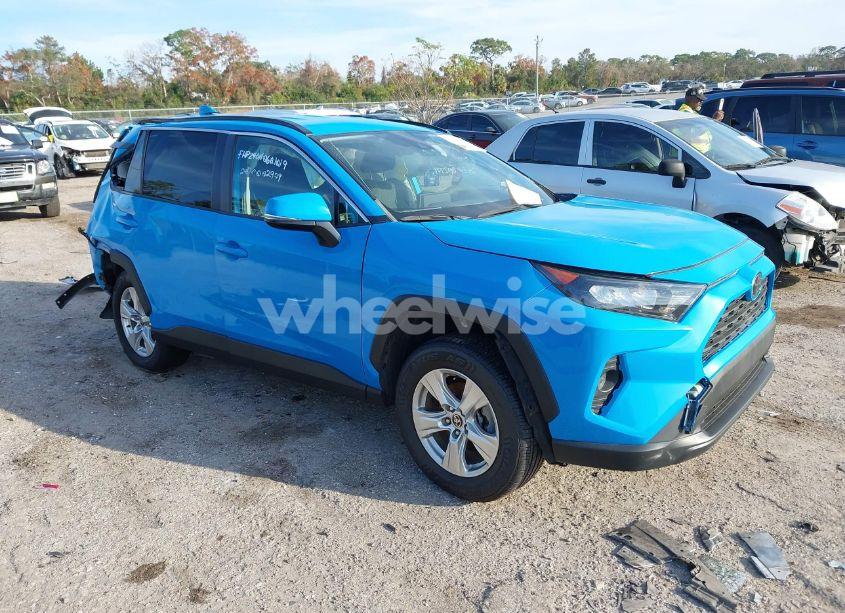 2021 Toyota Rav4 XLE (VIN 2T3W1RFV3MW156176) main photo