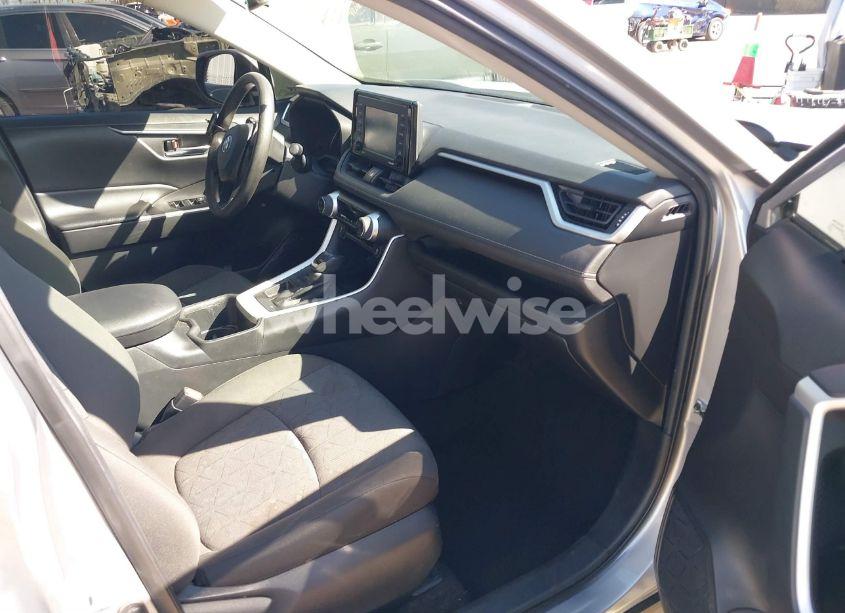 Photo 5 of 2022 Toyota Rav4 XLE (VIN 2T3W1RFV3NC177340)