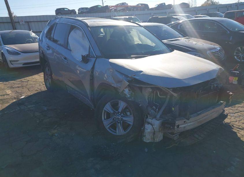 2022 Toyota Rav4 XLE (VIN 2T3W1RFV3NC183610) main photo