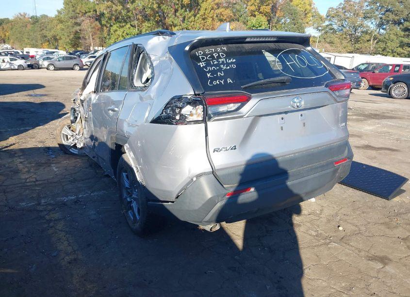 Photo 3 of 2022 Toyota Rav4 XLE (VIN 2T3W1RFV3NC183610)