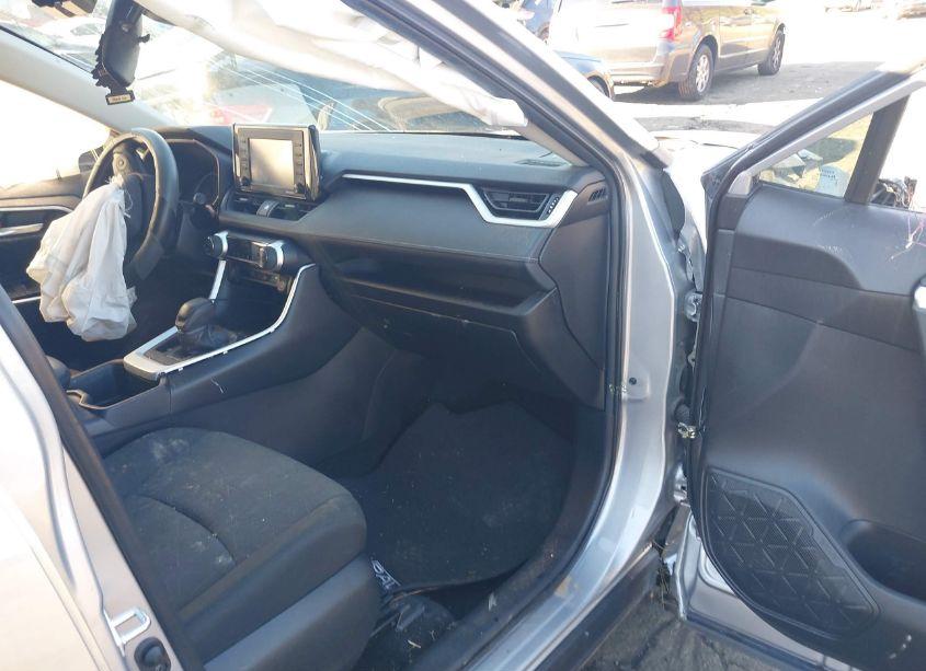 Photo 5 of 2022 Toyota Rav4 XLE (VIN 2T3W1RFV3NC183610)