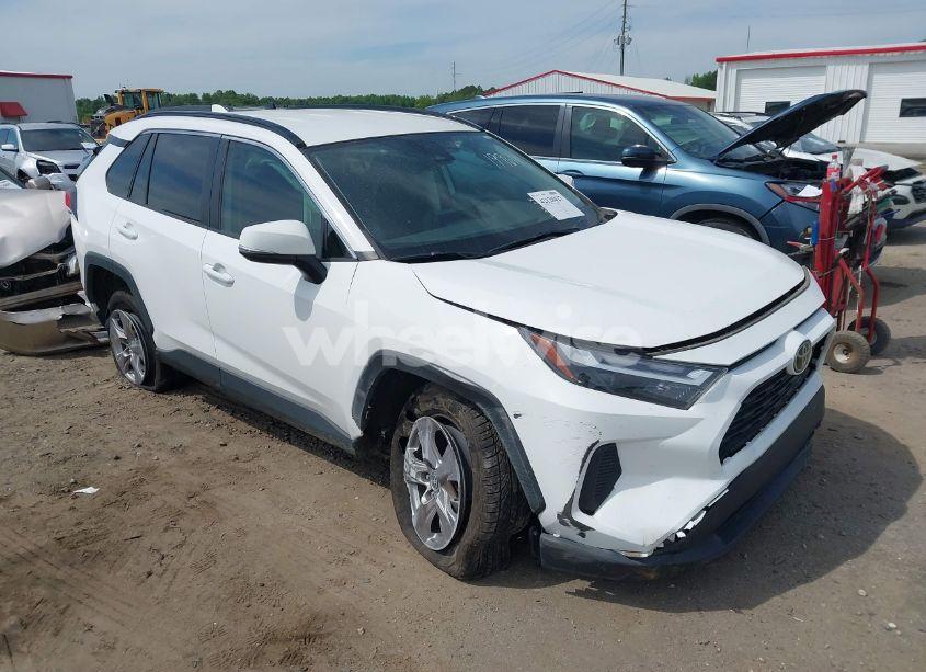 2022 Toyota Rav4 XLE (VIN 2T3W1RFV3NC199161) main photo