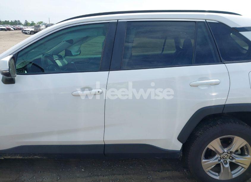 Photo 14 of 2022 Toyota Rav4 XLE (VIN 2T3W1RFV3NC199161)