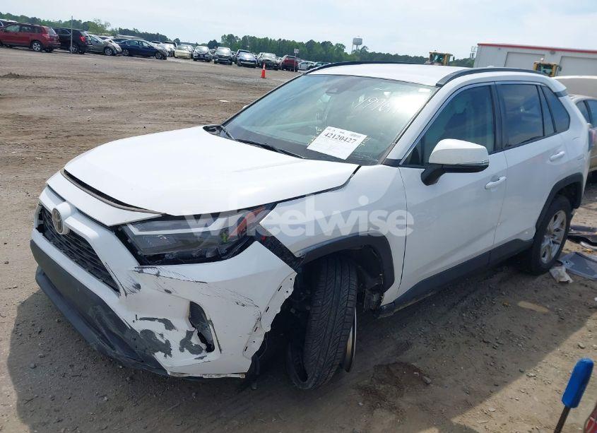 Photo 2 of 2022 Toyota Rav4 XLE (VIN 2T3W1RFV3NC199161)