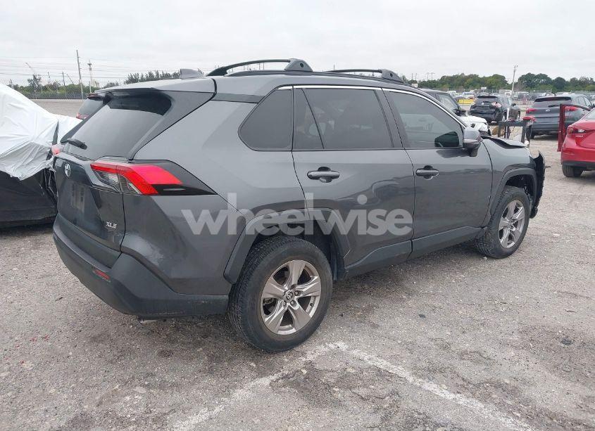 Photo 4 of 2022 Toyota Rav4 XLE (VIN 2T3W1RFV3NC209767)
