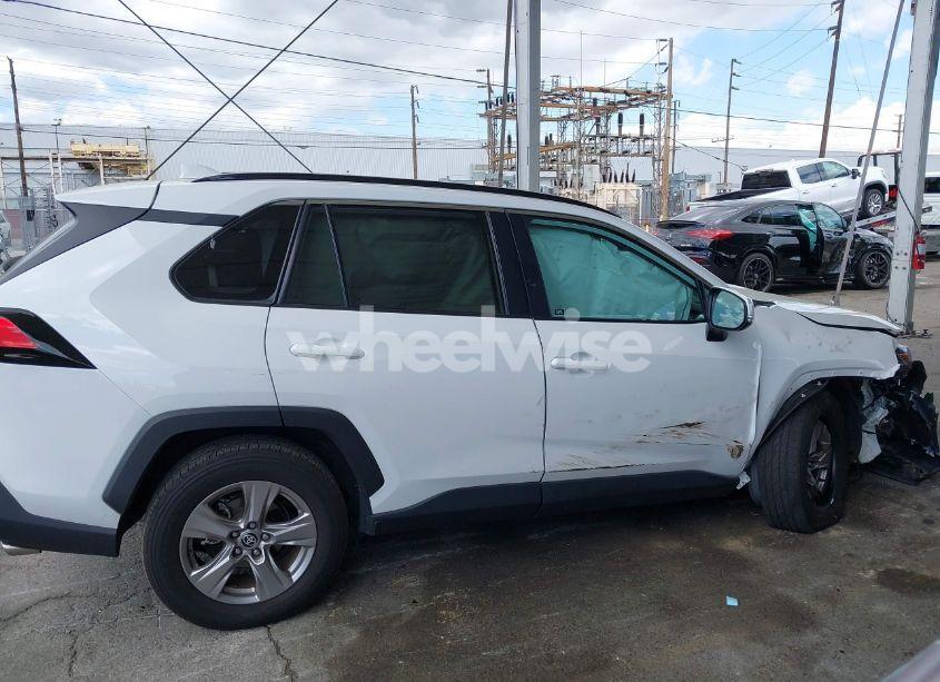 Photo 13 of 2022 Toyota Rav4 XLE (VIN 2T3W1RFV3NW220752)