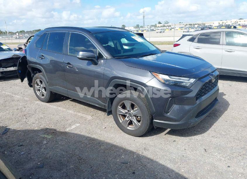 2024 Toyota Rav4 XLE (VIN 2T3W1RFV3RC263964) main photo