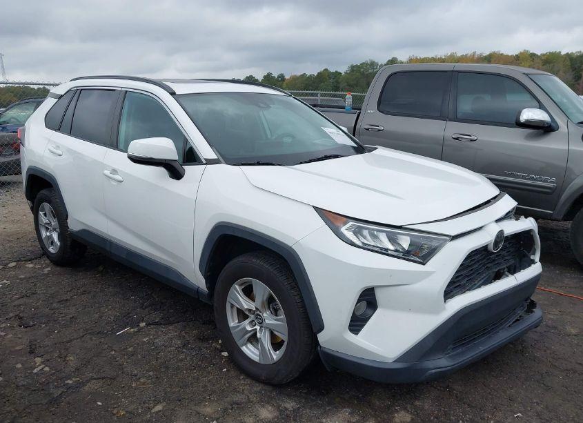 2019 Toyota Rav4 XLE (VIN 2T3W1RFV4KC022288) main photo