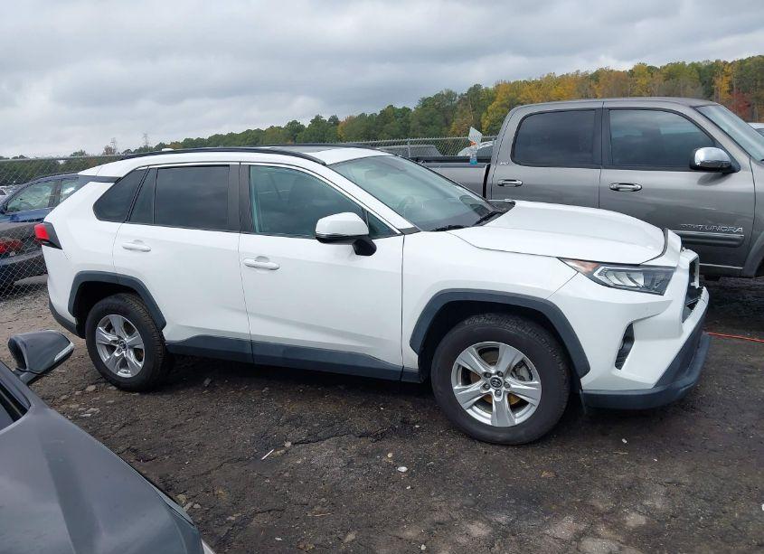 Photo 13 of 2019 Toyota Rav4 XLE (VIN 2T3W1RFV4KC022288)