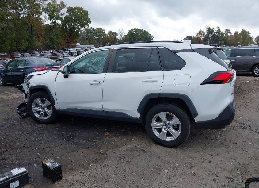 Photo 14 of 2019 Toyota Rav4 XLE (VIN 2T3W1RFV4KC022288)
