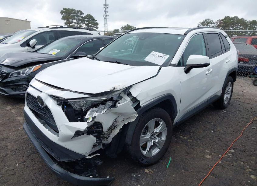Photo 2 of 2019 Toyota Rav4 XLE (VIN 2T3W1RFV4KC022288)