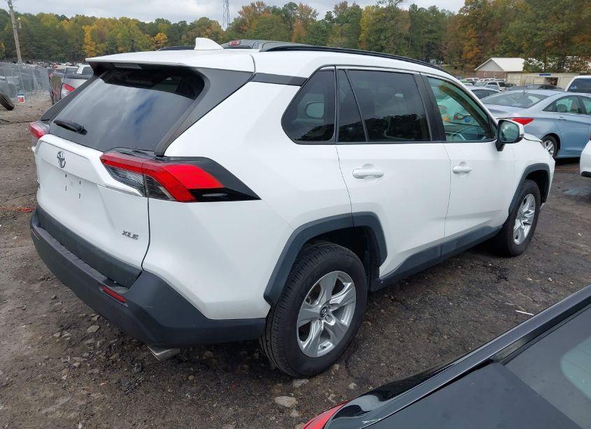 Photo 4 of 2019 Toyota Rav4 XLE (VIN 2T3W1RFV4KC022288)