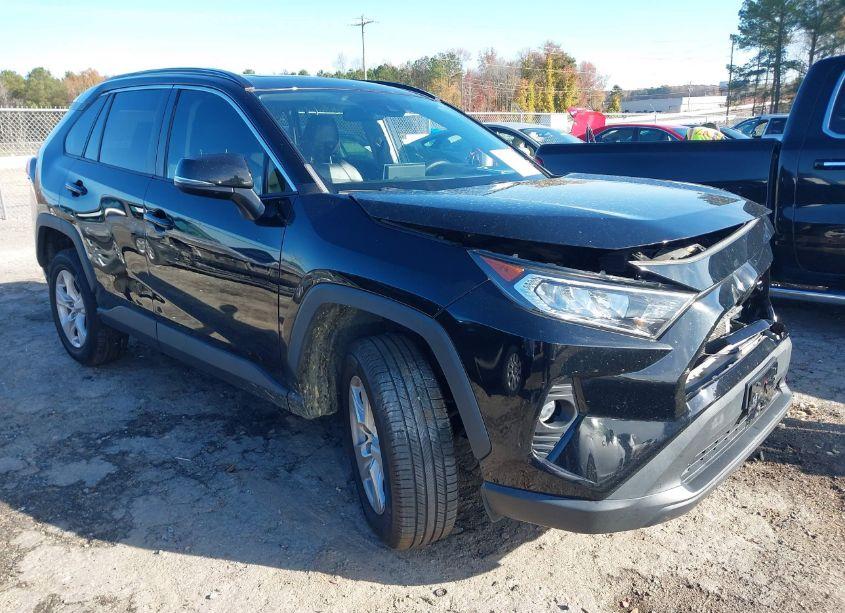 2019 Toyota Rav4 XLE (VIN 2T3W1RFV4KC026843) main photo