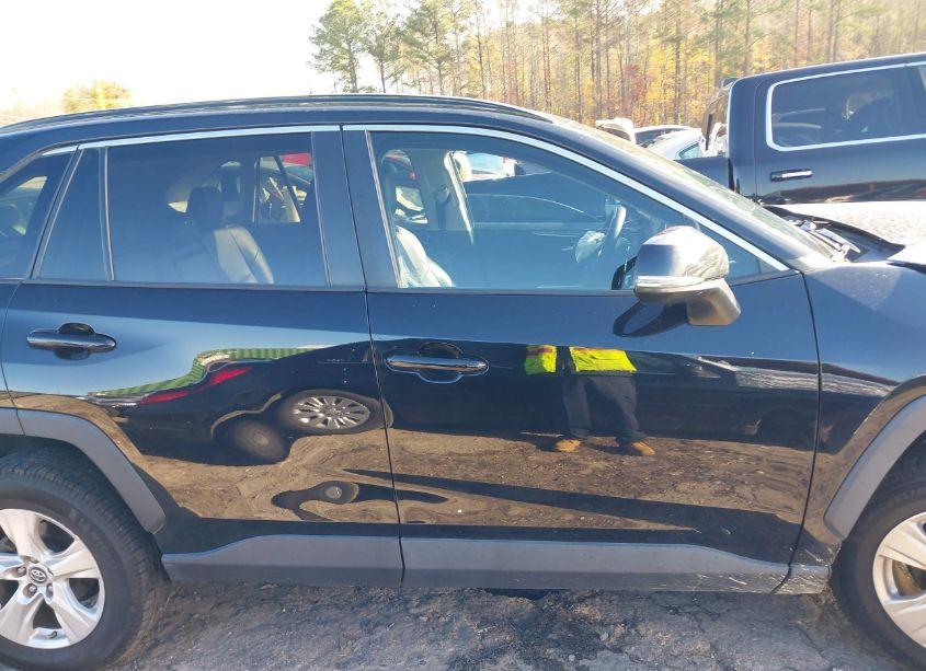 Photo 13 of 2019 Toyota Rav4 XLE (VIN 2T3W1RFV4KC026843)