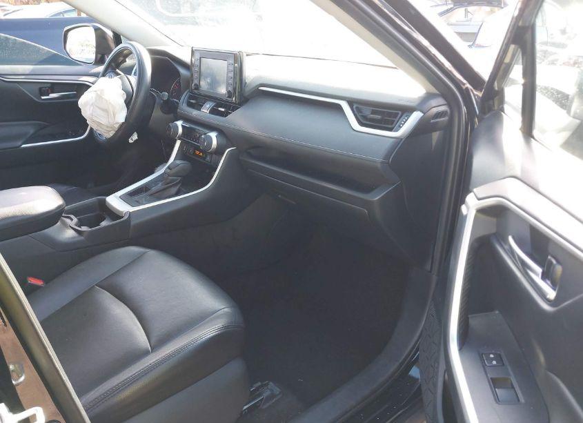 Photo 5 of 2019 Toyota Rav4 XLE (VIN 2T3W1RFV4KC026843)