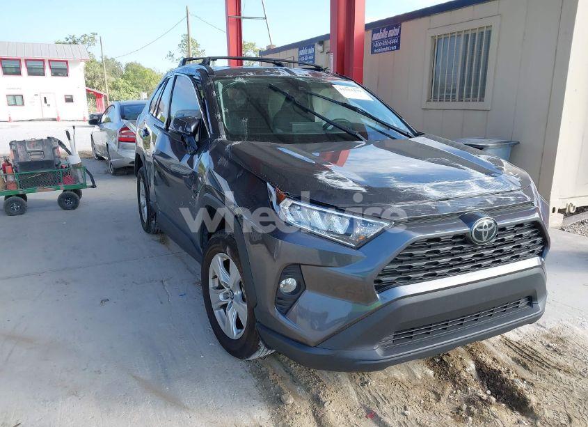 2020 Toyota Rav4 XLE (VIN 2T3W1RFV4LC064395) main photo