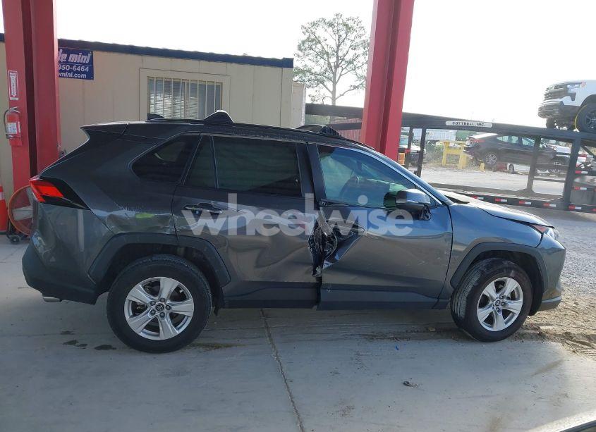 Photo 14 of 2020 Toyota Rav4 XLE (VIN 2T3W1RFV4LC064395)