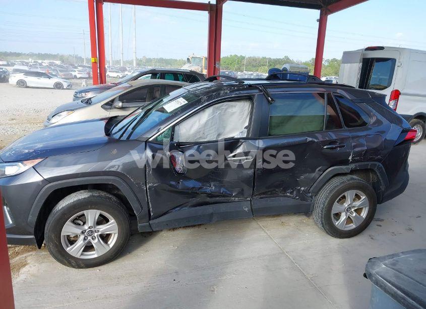 Photo 15 of 2020 Toyota Rav4 XLE (VIN 2T3W1RFV4LC064395)