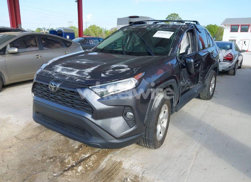 Photo 2 of 2020 Toyota Rav4 XLE (VIN 2T3W1RFV4LC064395)