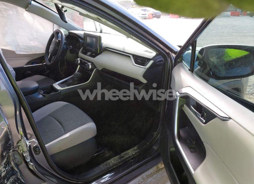 Photo 5 of 2020 Toyota Rav4 XLE (VIN 2T3W1RFV4LC064395)