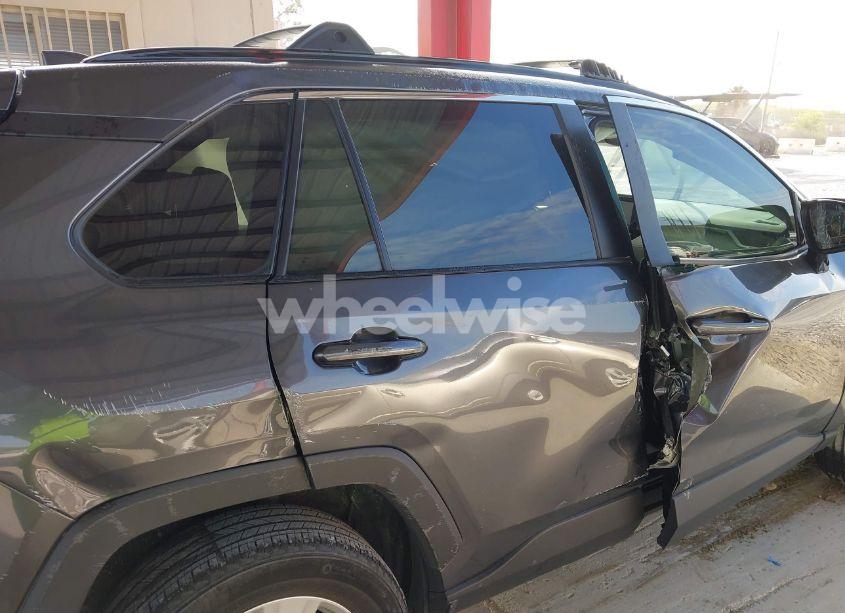 Photo 8 of 2020 Toyota Rav4 XLE (VIN 2T3W1RFV4LC064395)