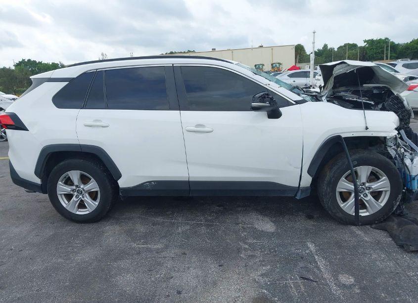 Photo 13 of 2020 Toyota Rav4 XLE (VIN 2T3W1RFV4LC069371)